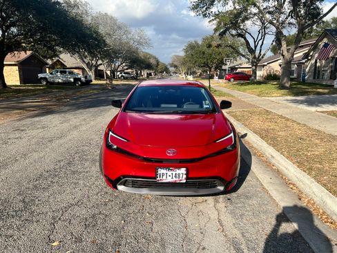 Used 2024 Toyota Prius XLE image 6