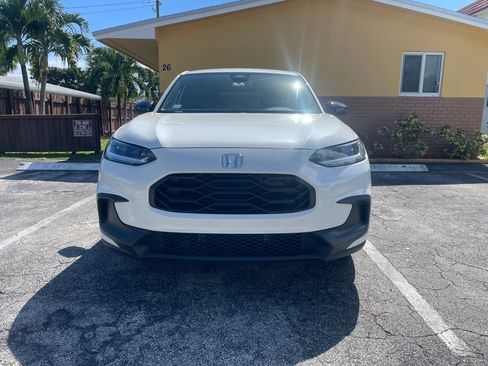 Used 2023 Honda HR-V Sport image 2