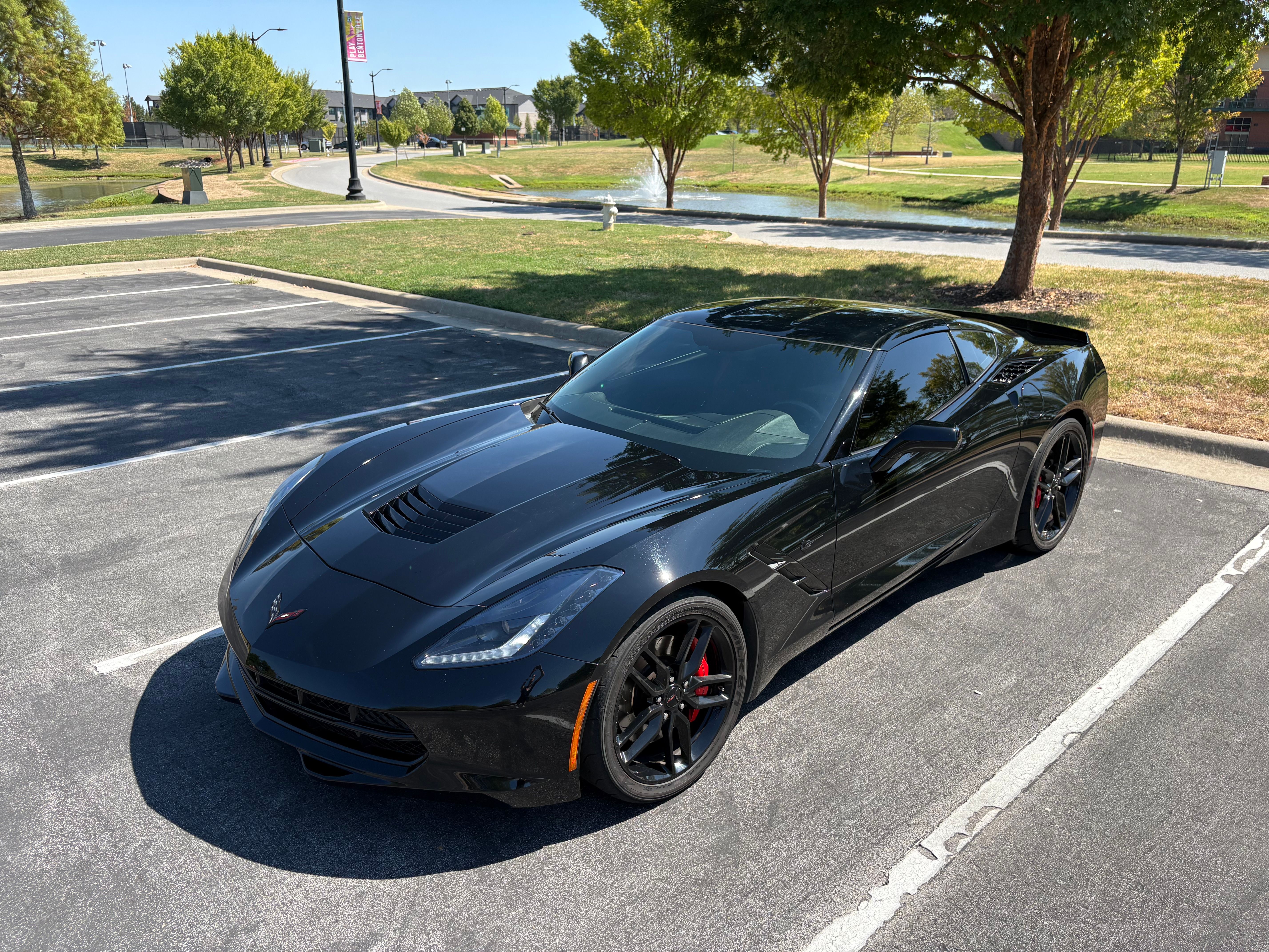 Used 2019 Chevrolet Corvette Stingray Coupe w/ Carbon Flash Badge Package RWD image 1