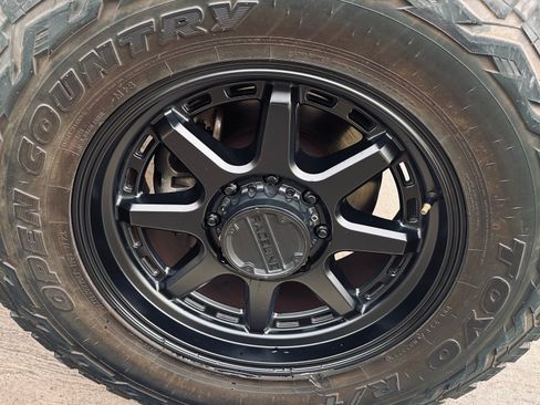 Used 2022 Ford F250 XLT w/ Black Appearance Package image 9