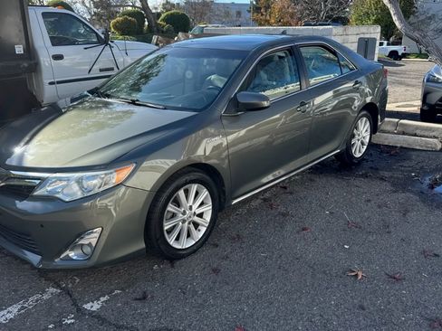 Used 2012 Toyota Camry XLE image 2
