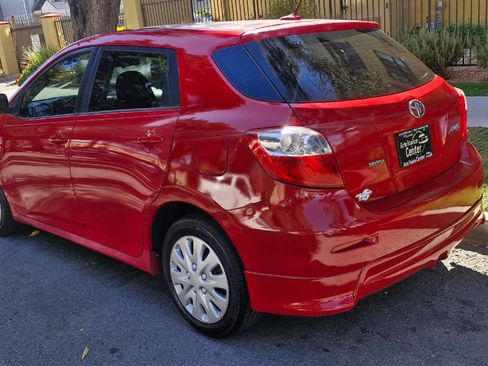 Used 2010 Toyota Matrix image 1