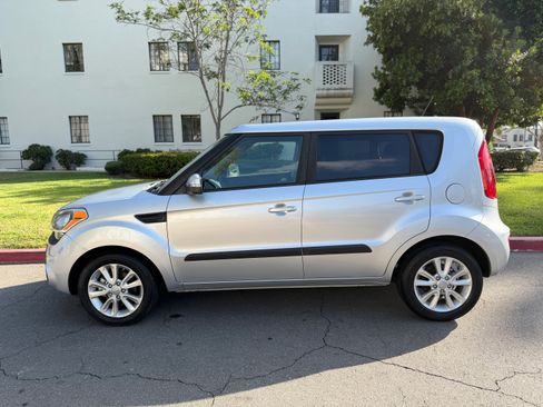 Used 2012 Kia Soul + FWD image 8