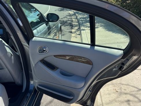 Used 2005 Jaguar S-TYPE R image 18