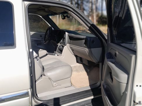 Used 2004 GMC Yukon SLT w/ 1SC Preferred Equipment Group image 11