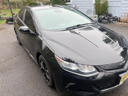 Used 2018 Chevrolet Volt Premier w/ Driver Confidence Package image 4
