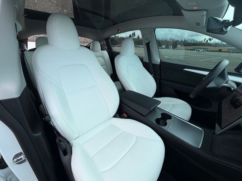 Used 2023 Tesla Model Y Performance image 19