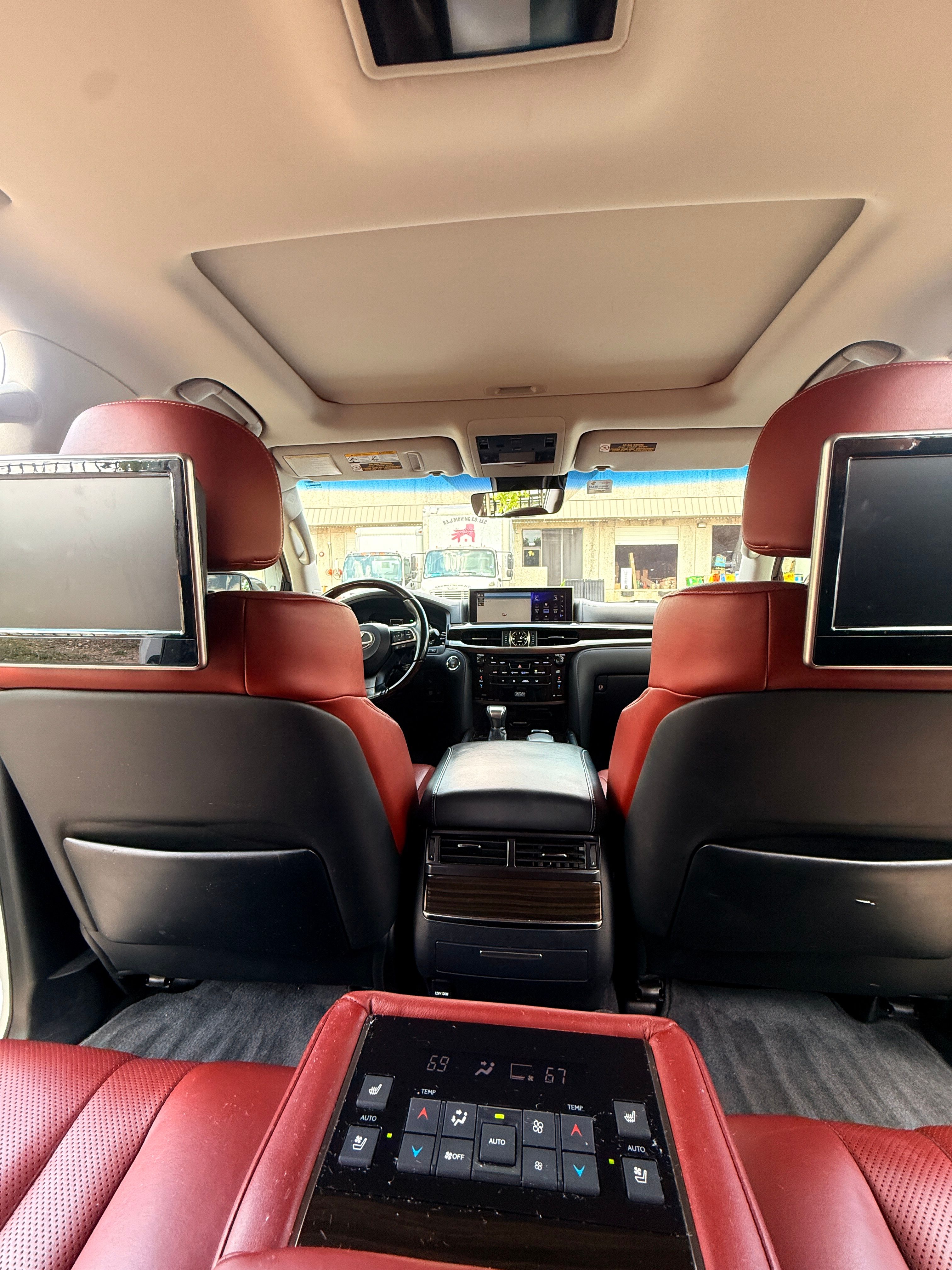 Used 2017 Lexus LX 570 4WD image 11