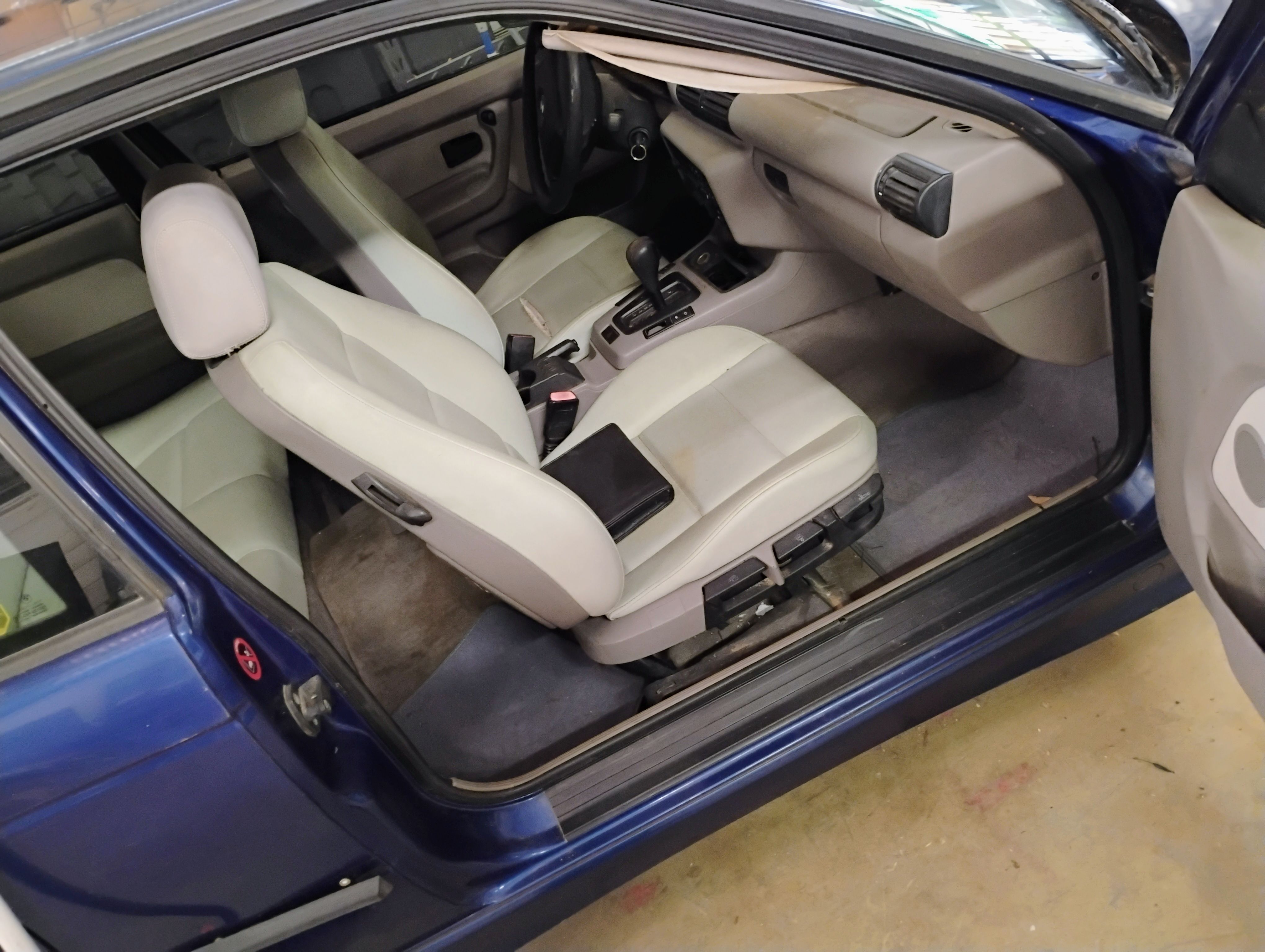 Used 1998 BMW 318ti Hatchback RWD image 2