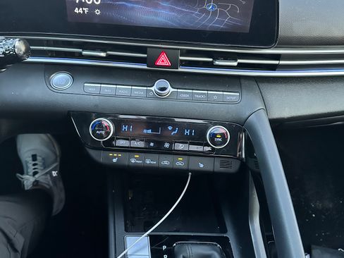 Used 2021 Hyundai Elantra Limited w/ Cargo Package image 6