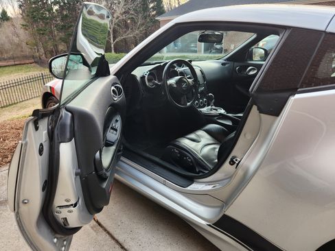 Used 2009 Nissan 370Z Touring w/ Sport Pkg image 15