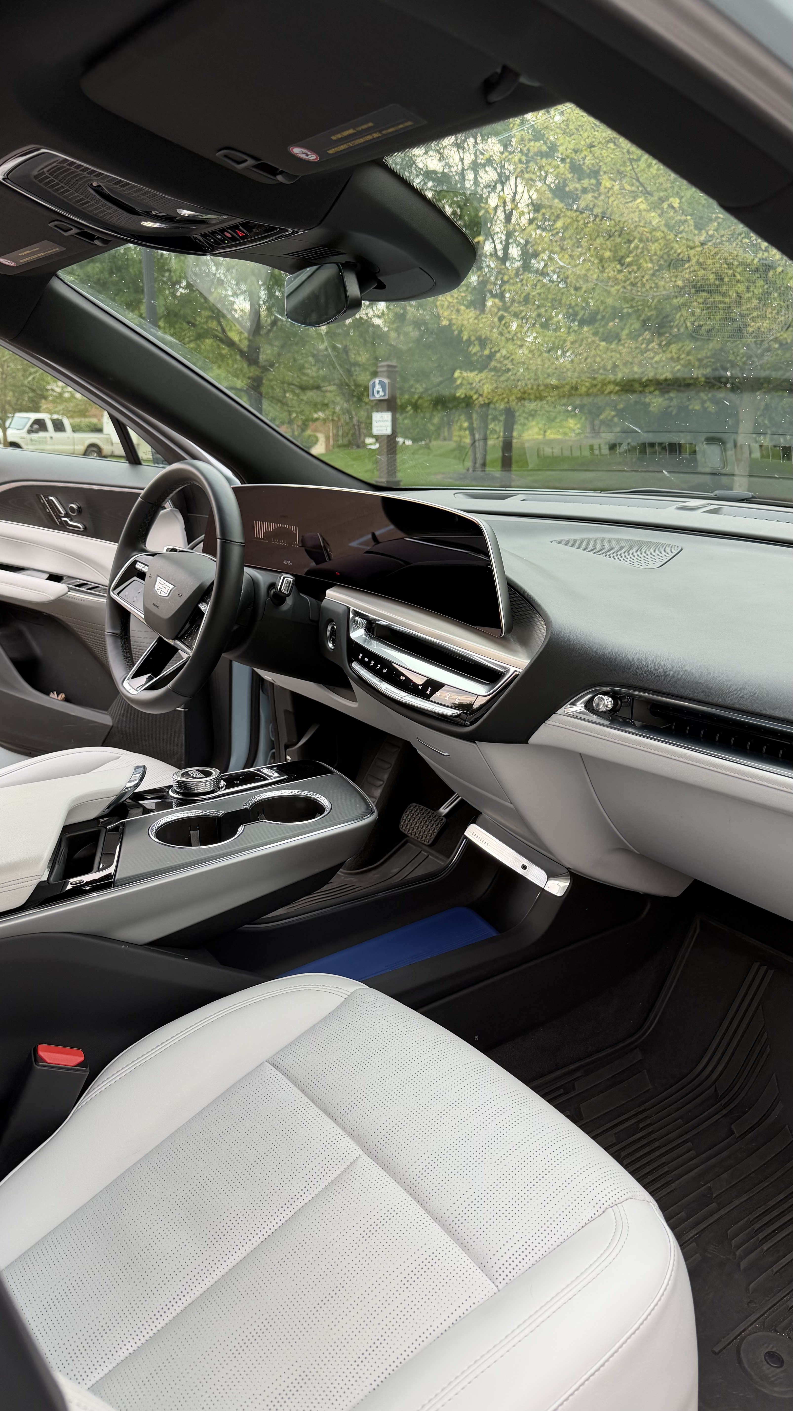 Used 2024 Cadillac Lyriq Sport AWD/4WD image 9
