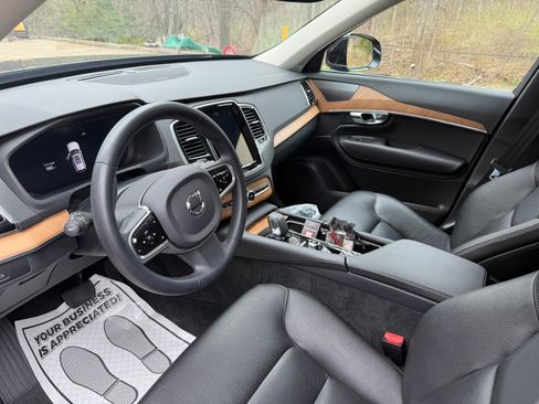 Used 2023 Volvo XC90 B5 Plus w/ Protection Package Premier image 4