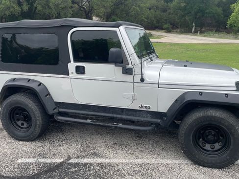 Used 2005 Jeep Wrangler Unlimited w/ Security Group AWD/4WD image 11
