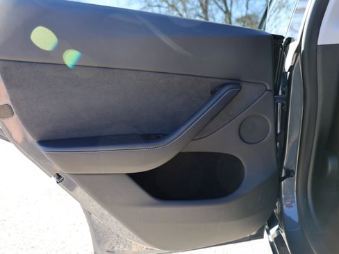 Used 2023 Tesla Model Y Long Range image 24