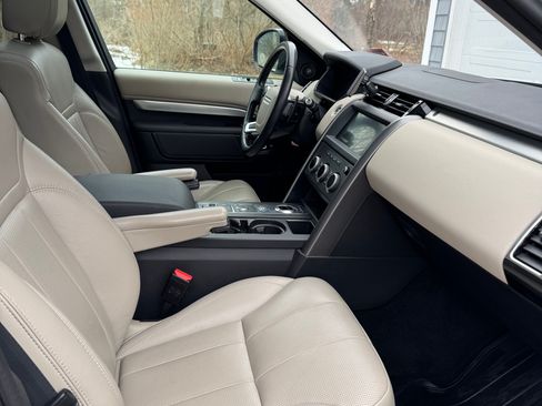 Used 2020 Land Rover Discovery Landmark AWD/4WD image 9