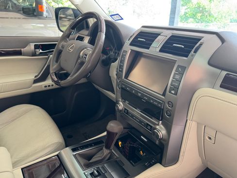 Used 2017 Lexus GX 460 AWD/4WD image 11