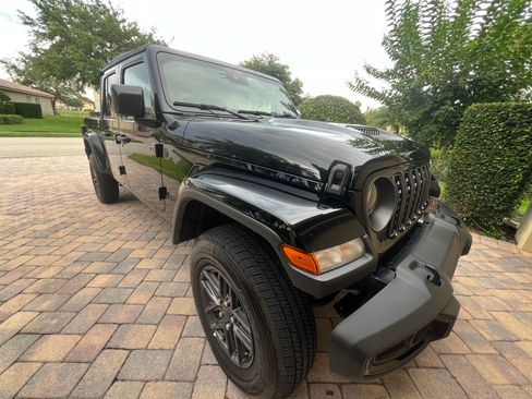 Used 2025 Jeep Gladiator Sport AWD/4WD image 15