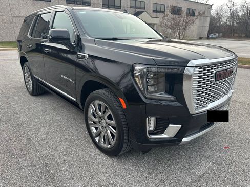 Used 2021 GMC Yukon Denali w/ Denali Premium Package image 1