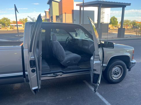Used 1998 Chevrolet Silverado 1500 4x4 Extended Cab w/ Preferred Equipment Group 2 image 9