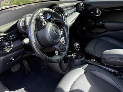 Used 2021 MINI Cooper 4-Door Hardtop image 9