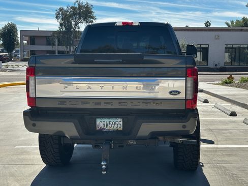 Used 2019 Ford F250 Platinum w/ Platinum Ultimate Package image 4