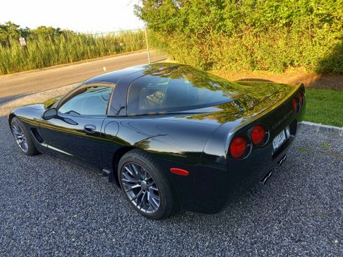 Used 1998 Chevrolet Corvette Coupe w/ Roof Pkg image 2