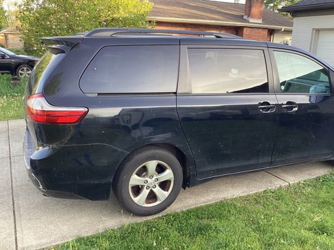 Used 2016 Toyota Sienna LE image 8