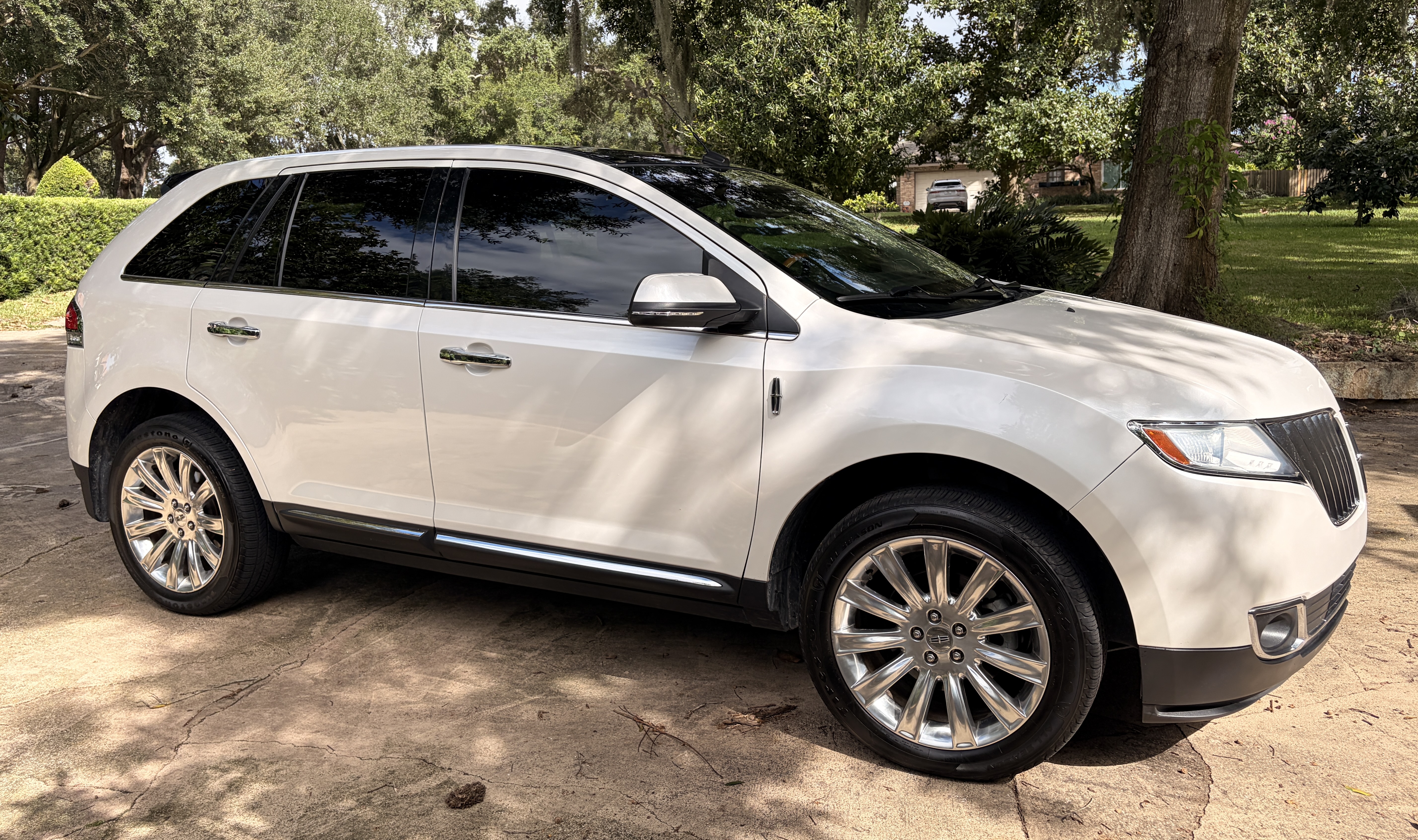 Used 2014 Lincoln MKX FWD w/ Equipment Group 102A image 5