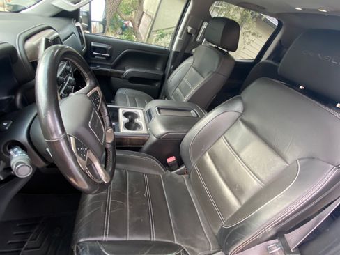 Used 2015 GMC Sierra 2500 Denali w/ Suspension Package, Off-Road image 9