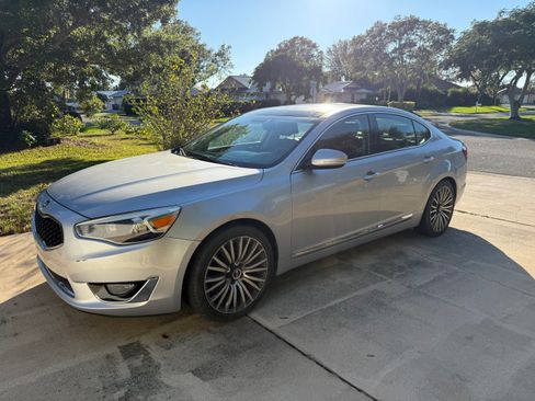 Used 2016 Kia Cadenza Premium w/ Luxury Plus Package image 2