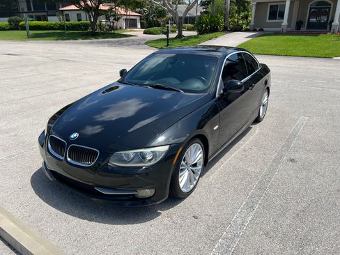 Used 2011 BMW 335i Convertible image 9