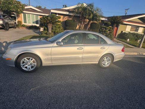 Used 2003 Mercedes-Benz E 320 Sedan image 2
