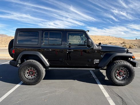 Used 2018 Jeep Wrangler Unlimited Sport image 4
