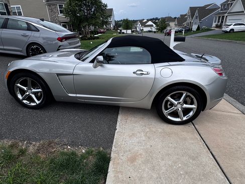Used 2007 Saturn Sky w/ Premium Trim Pkg RWD image 1