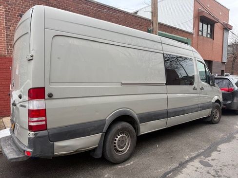 Used 2011 Mercedes-Benz Sprinter 2500 image 4