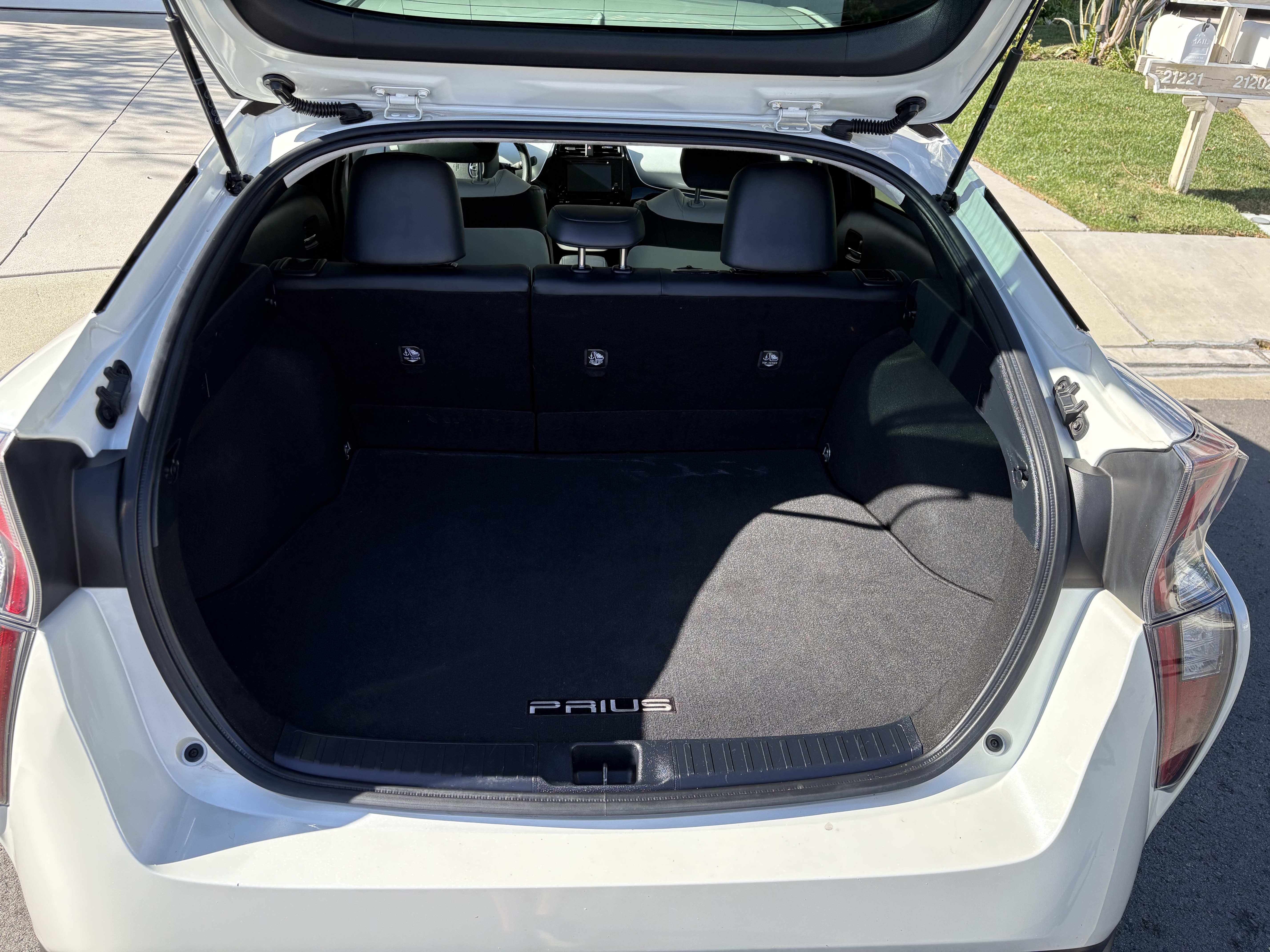Used 2016 Toyota Prius Three Touring FWD image 12