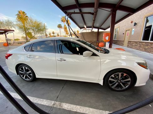 Used 2016 Nissan Altima 3.5 SR FWD image 9