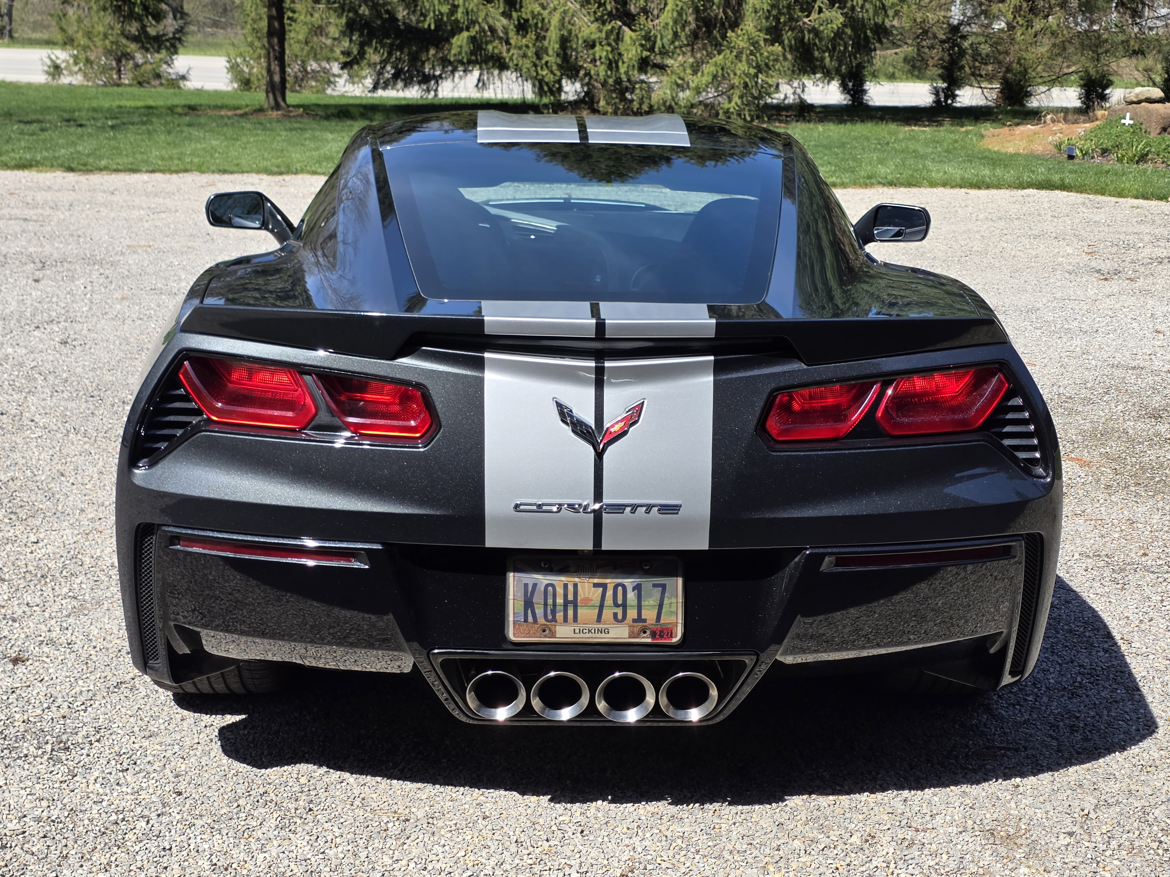 Used 2019 Chevrolet Corvette Stingray Coupe RWD image 2
