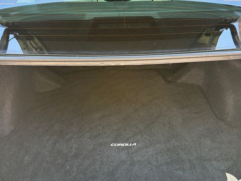 Used 2015 Toyota Corolla LE FWD image 13