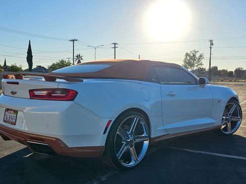 Used 2017 Chevrolet Camaro SS image 10