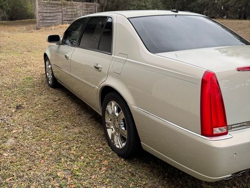 Used 2008 Cadillac DTS Performance w/ Platinum Edition image 5