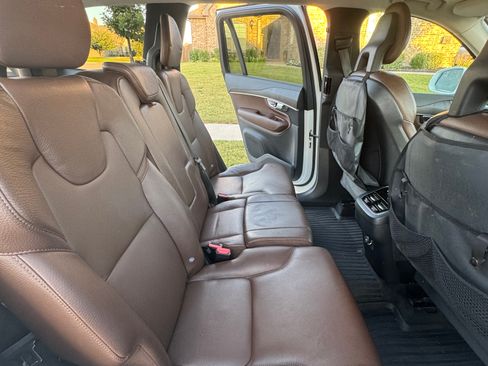 Used 2020 Volvo XC90 T6 Momentum image 15