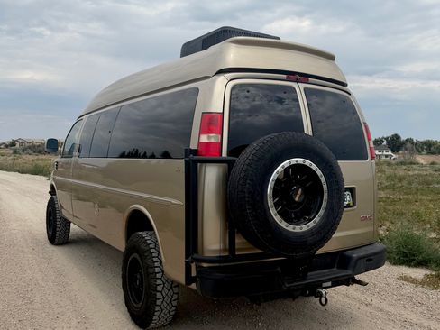 Used 2011 GMC Savana 2500 Extended RWD image 8