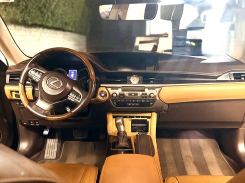 Used 2018 Lexus ES 350 image 10