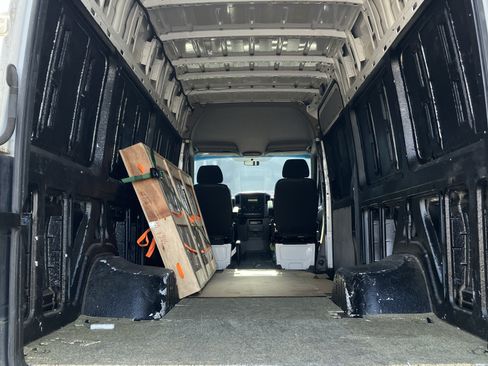 Used 2014 Mercedes-Benz Sprinter 3500 image 4