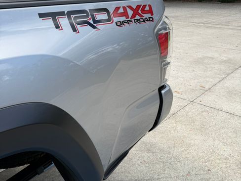 Used 2021 Toyota Tacoma TRD Off-Road w/ Technology Package image 11