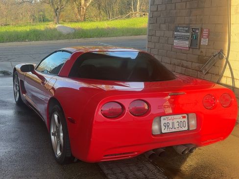 Used 2000 Chevrolet Corvette Coupe w/ Memory Pkg RWD image 8