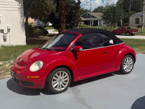 Used 2008 Volkswagen Beetle SE FWD image 1