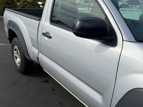 Used 2012 Toyota Tacoma 4x4 Regular Cab image 2